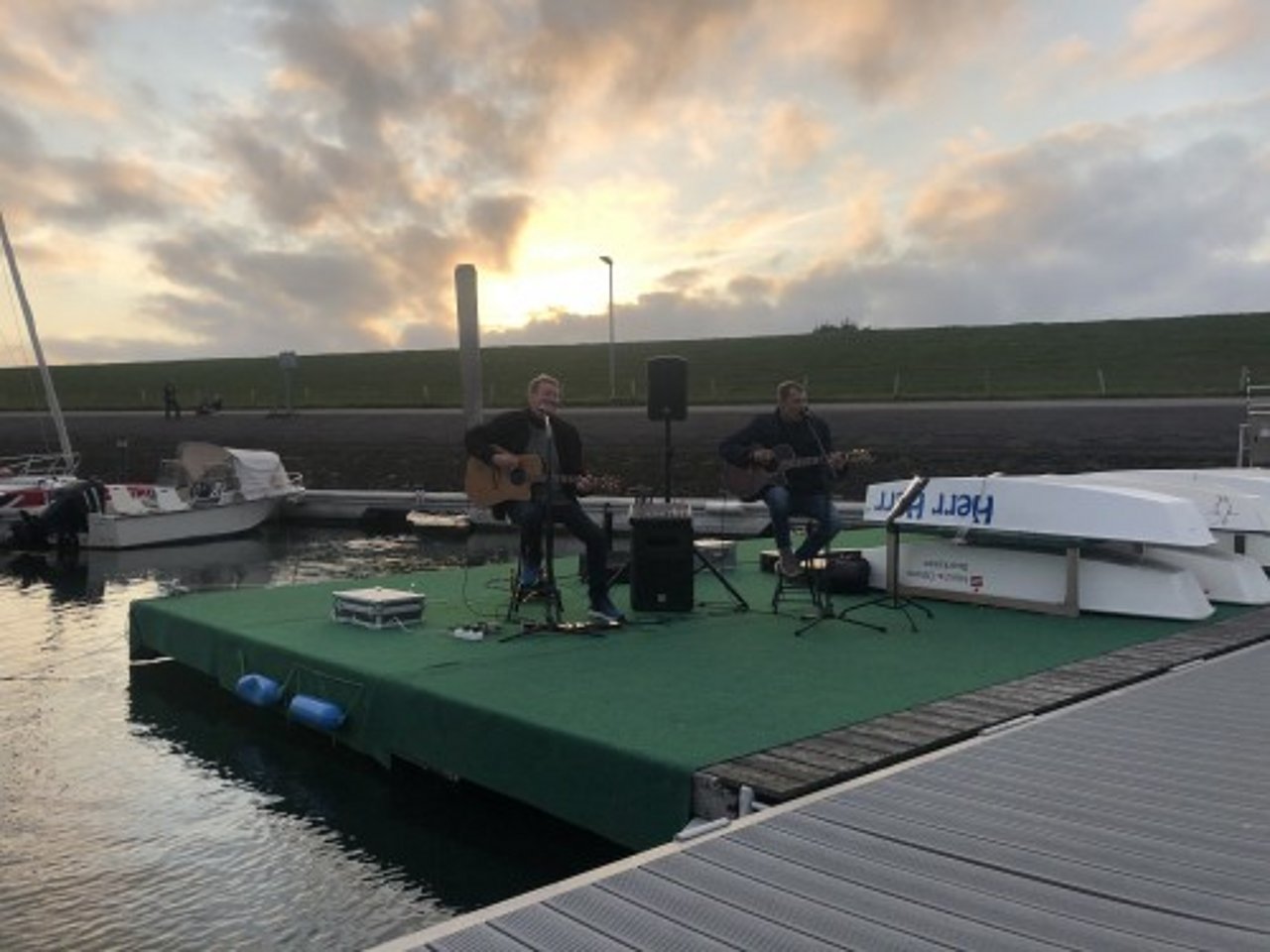 Live-Konzert im Sportboothafen