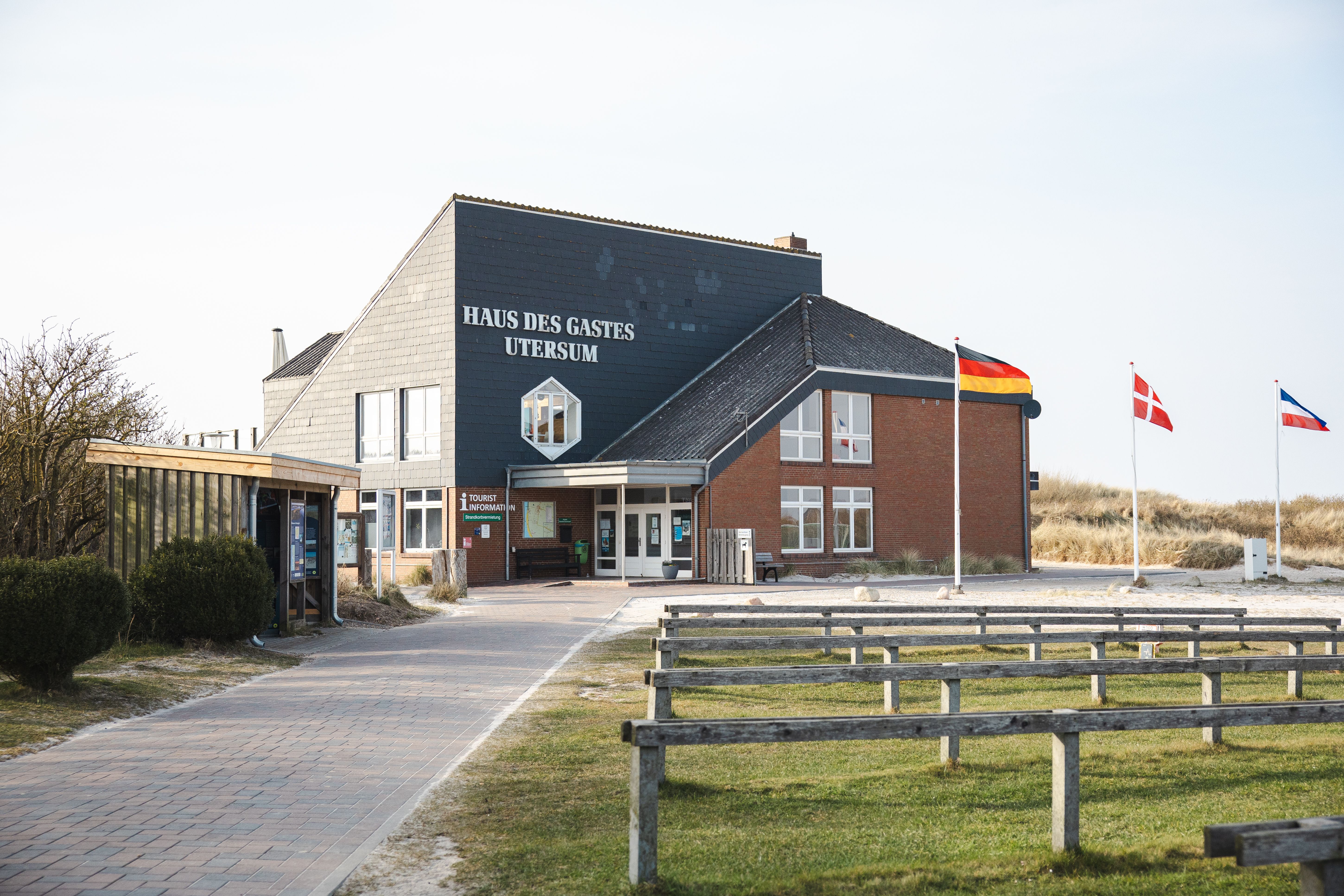 Hier sieht man das Kurmittelhaus von vorne.