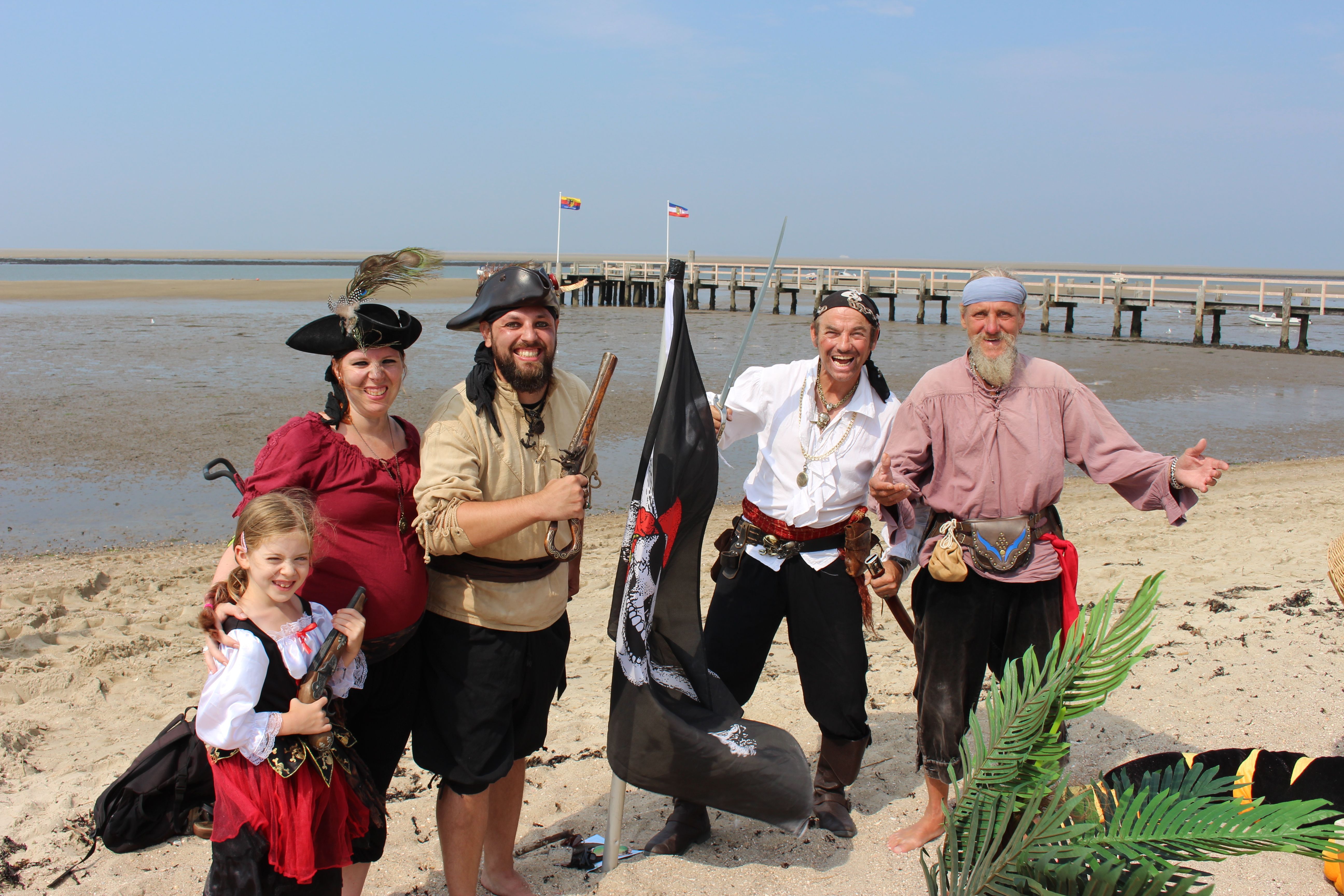 Piratenbande am Strand