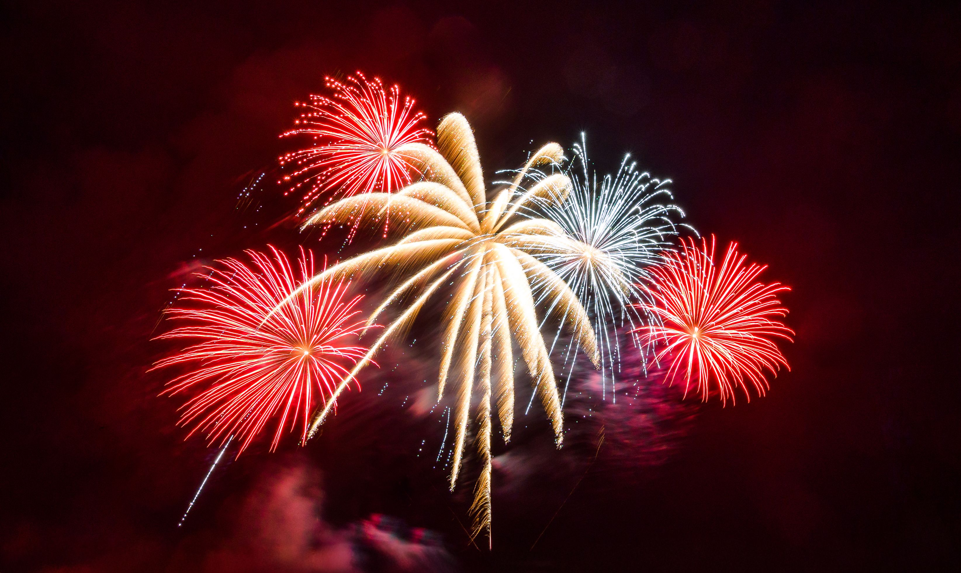 Silvesterfeuerwerk bei Nacht