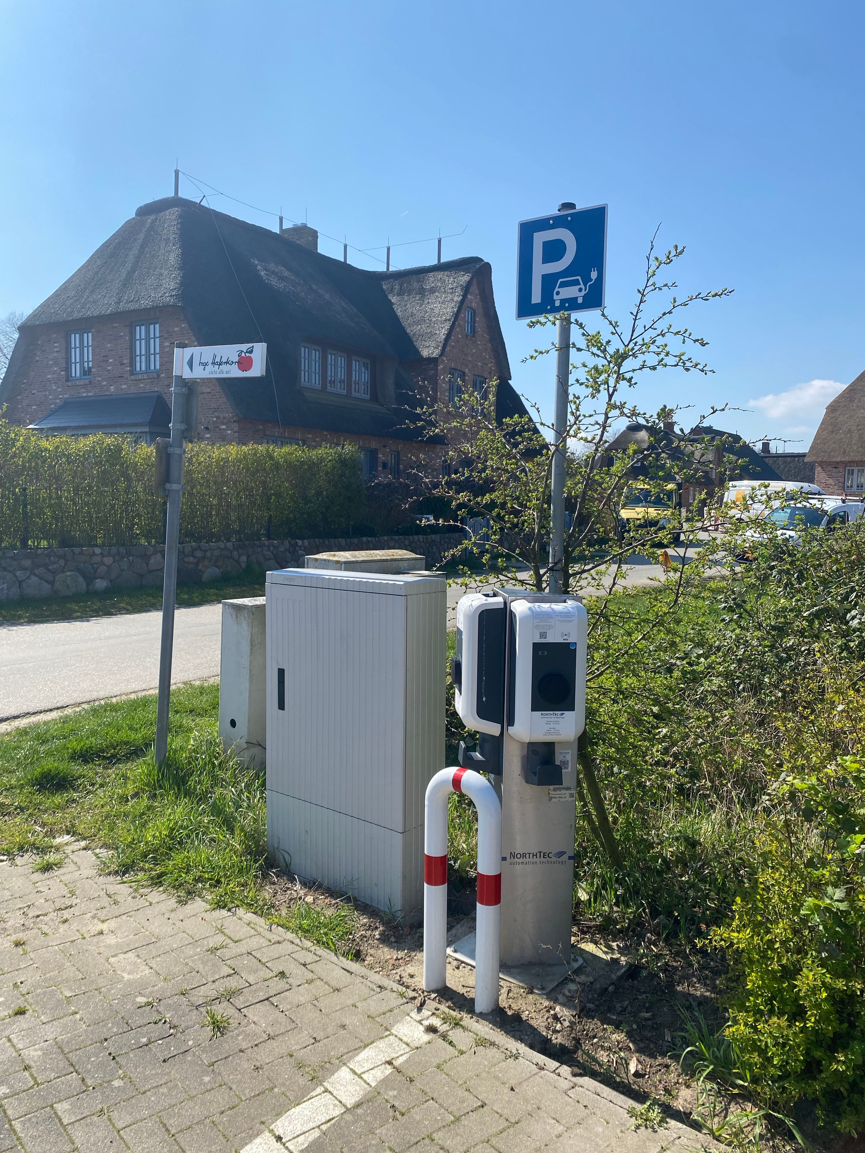 E-Ladesäule beim Feuerwehrhaus in Oldsum