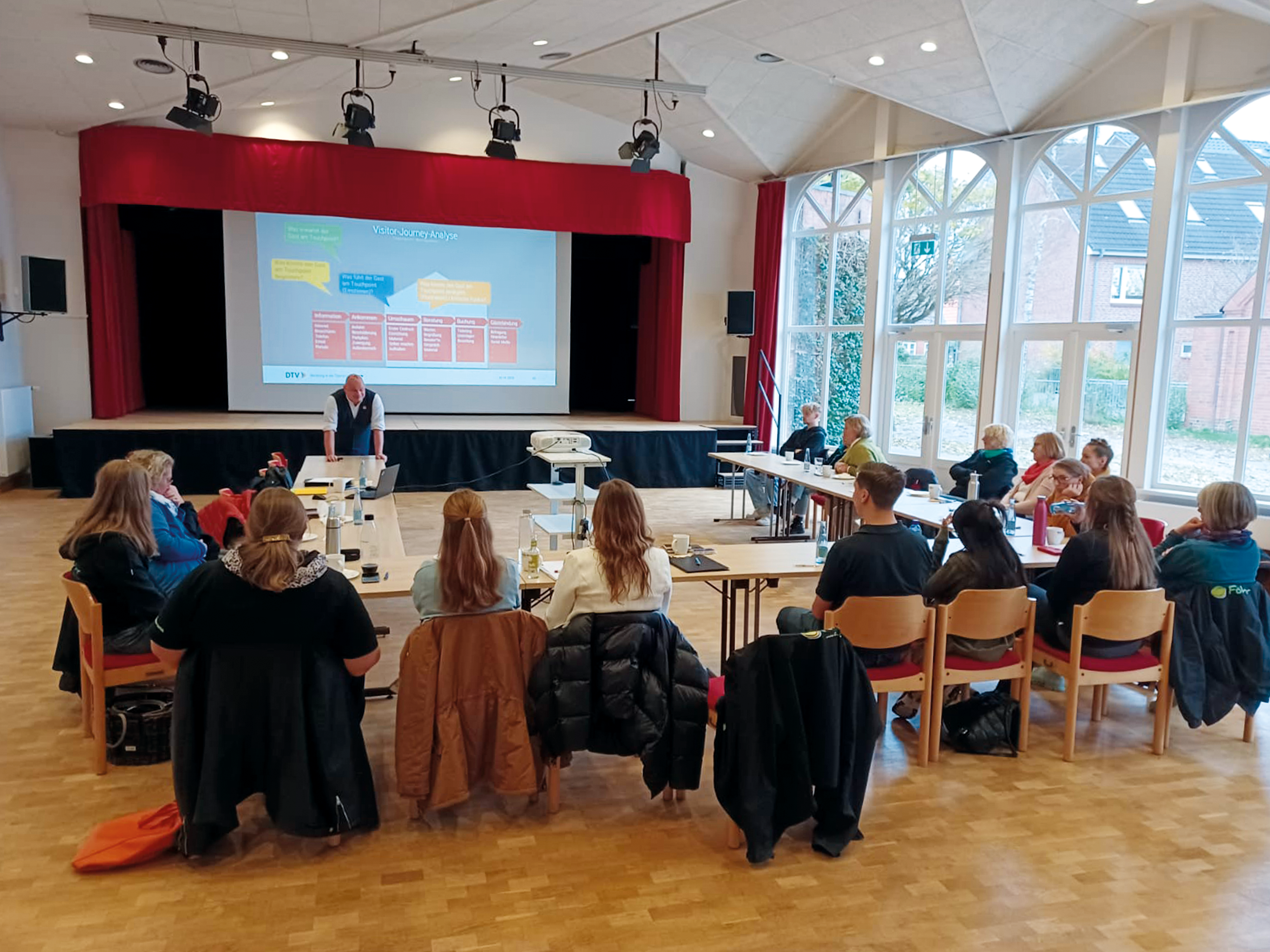 Eindrücke von einem der bisherigen DTV-Seminare im Kurgartensaal in Wyk auf Föhr.